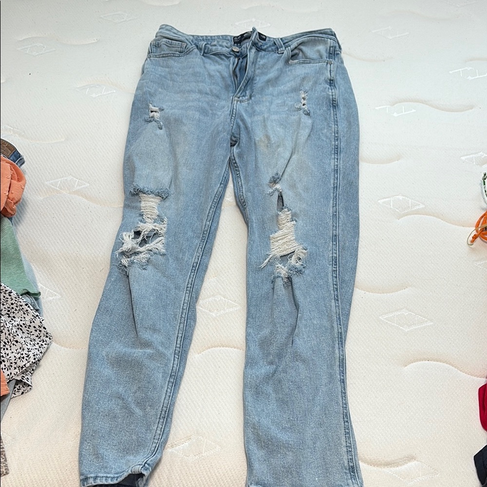 Hollister Ultra High Rise Mom Jeans